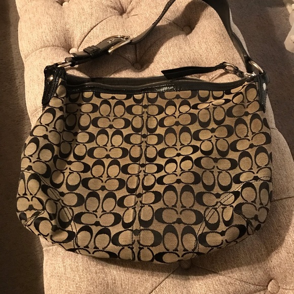 Coach Black insignia shoulder bag - good condition - Picture 2 of 4